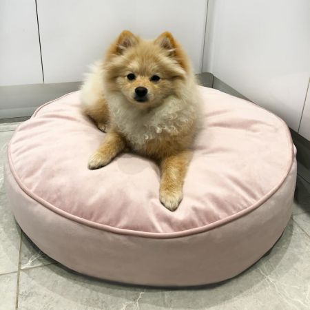 Lunar round velvet dog bed - pink